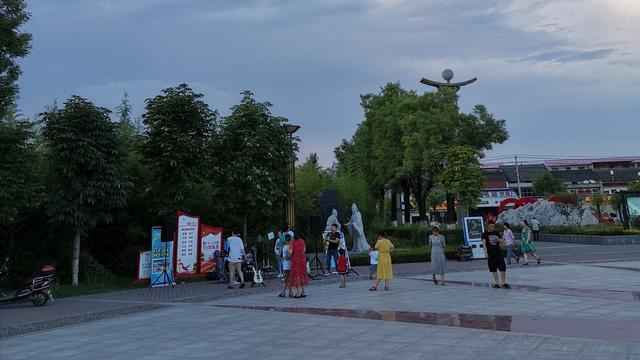 剛玩抖音為什么粉絲關(guān)注很少只有幾個(gè)？