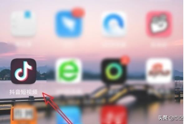 抖音怎么樣回復(fù)評論，如何回復(fù)評論并同時轉(zhuǎn)發(fā)？