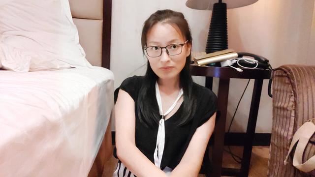 我想開個(gè)服裝店，怎么樣才能找到貨源直接從廠家拿貨的那種？