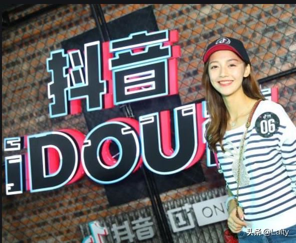為什么男朋友抖音里看的點(diǎn)贊都是各種美女關(guān)注也是,這正常嗎？